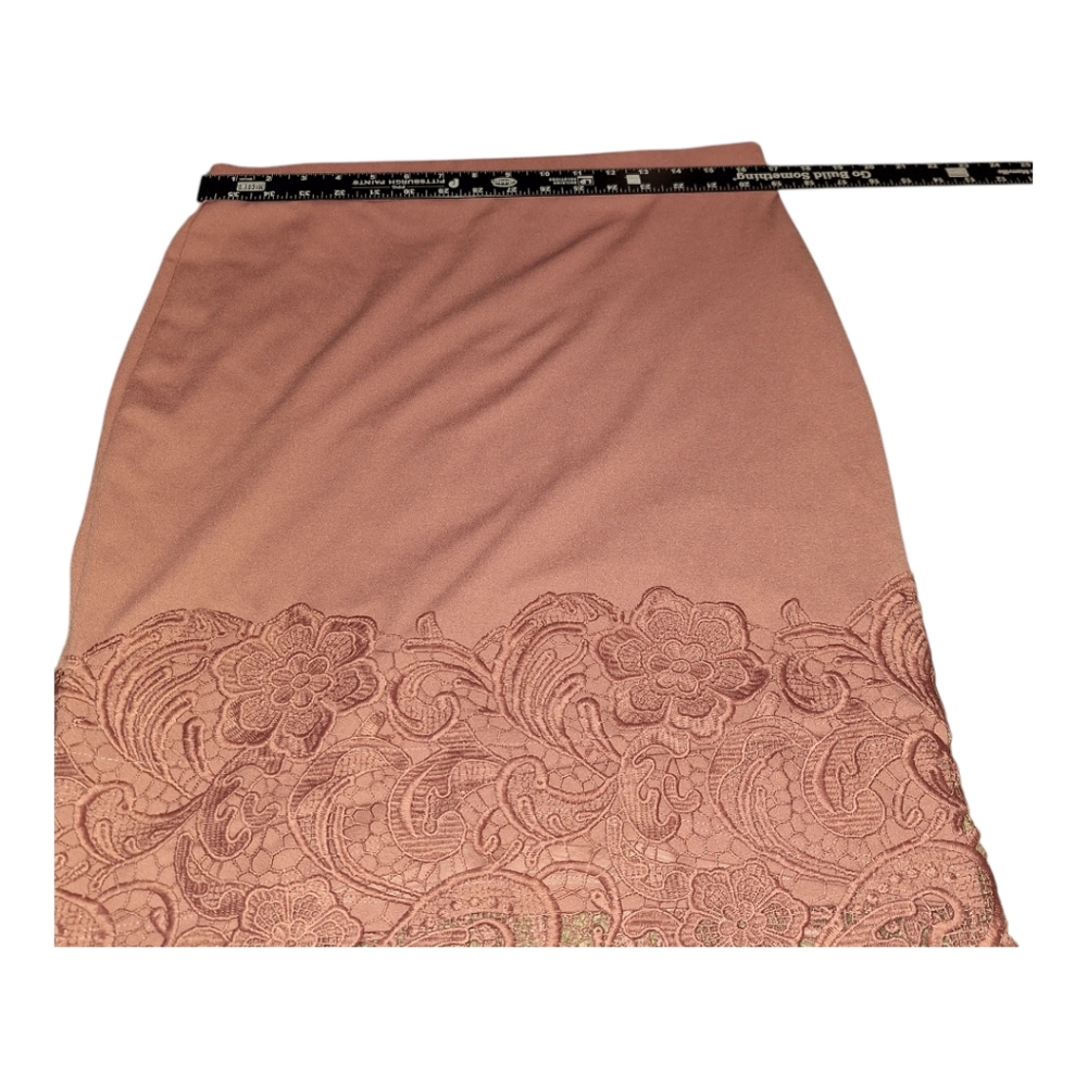 Elegant Pink Lace Skirt - Picture 3 of 5